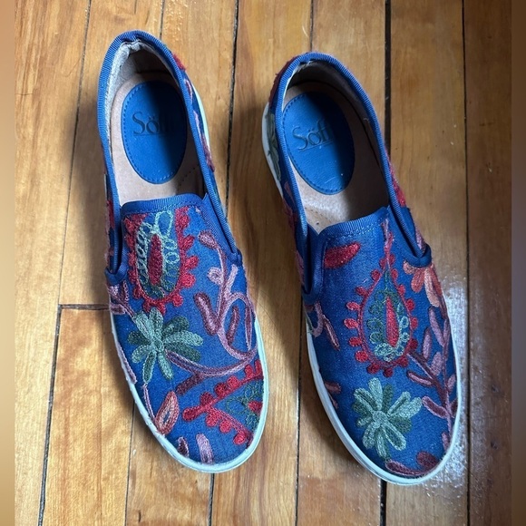 😊 Sofft Women's Somers Slip On Shoes Boho Denim Canvas Embroidered 8.5 - Picture 2 of 16